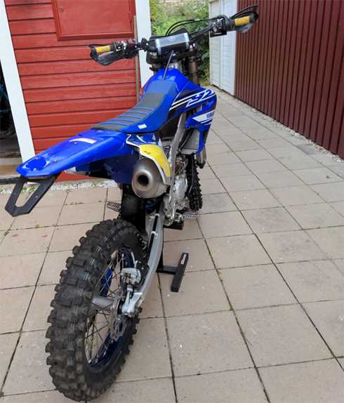 Blå Yamaha YZ 250 F stulen Storvreta norr om Uppsala